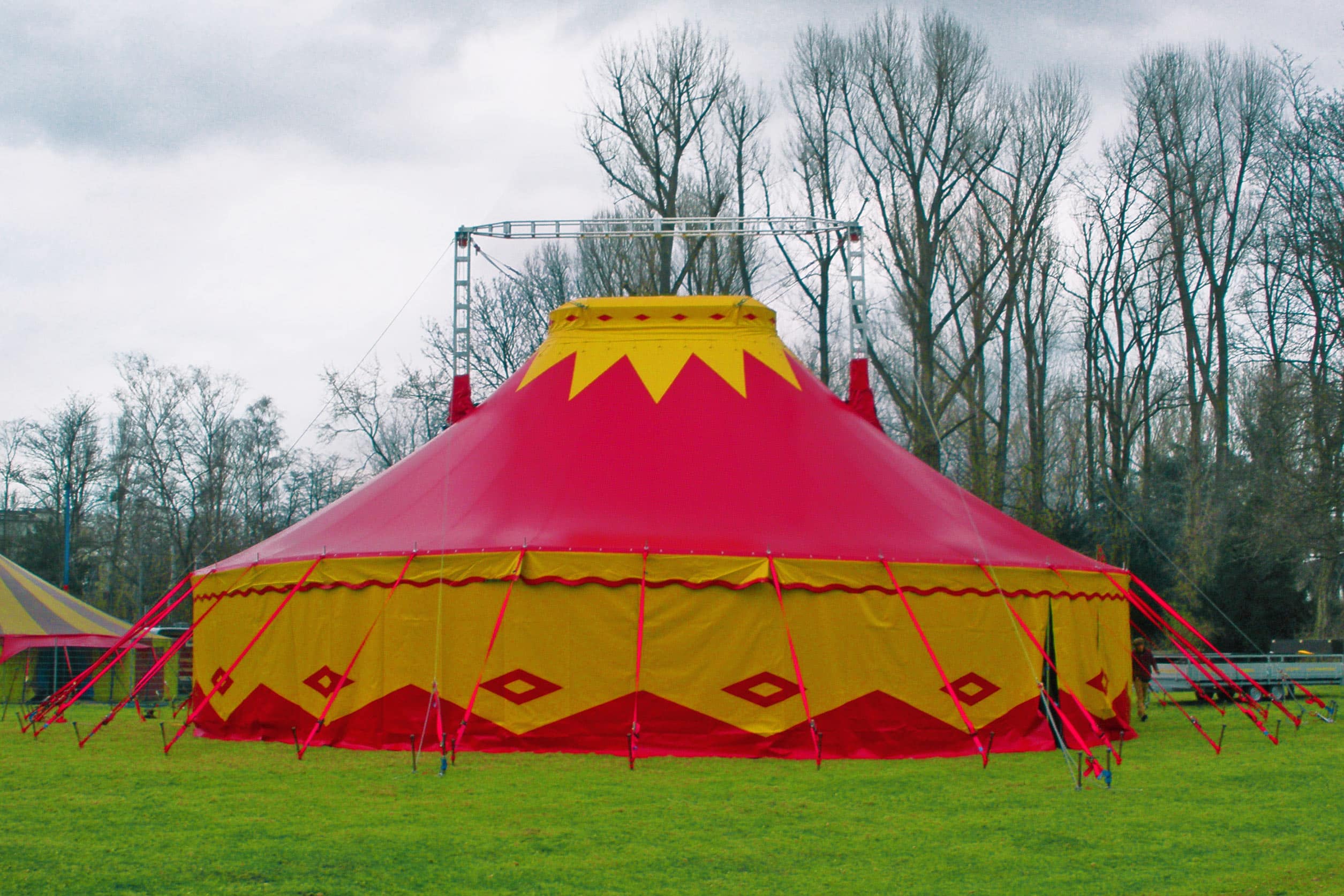Circus Tent 18 m round – 255 sq.m - Rent circus tents with